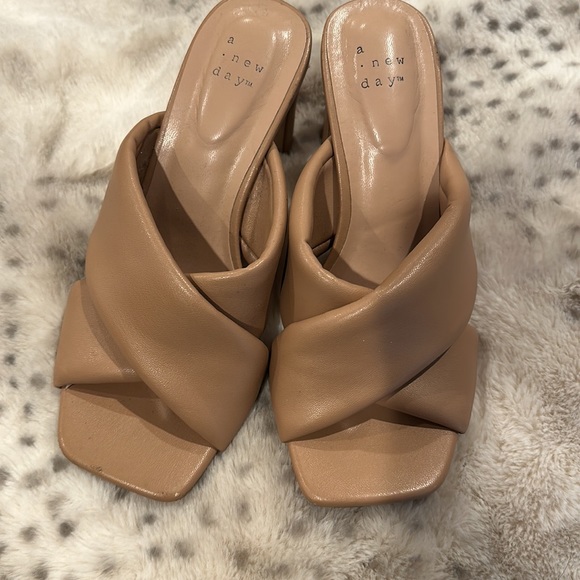 Square toe heel - Picture 2 of 2